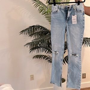 Never worn, blue jeans from Zara. Perfect for summer.